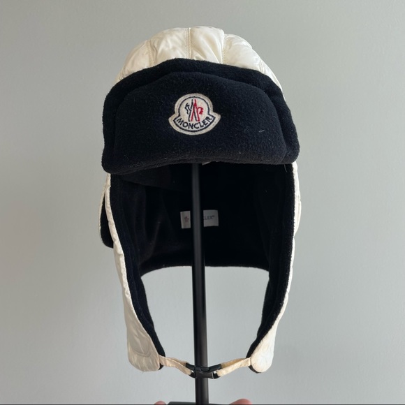 Moncler hat - Picture 2 of 12